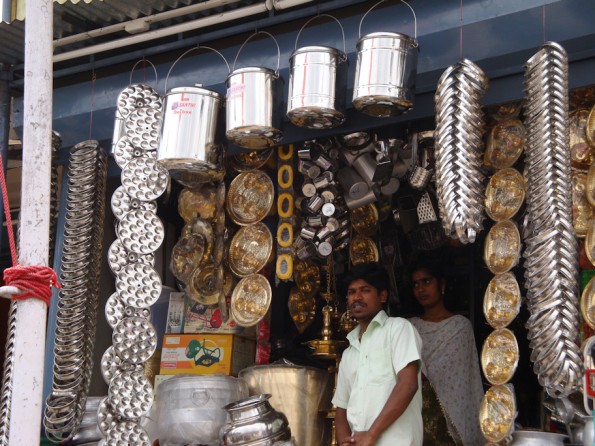 Tin items (including tiffins!), Munnar market