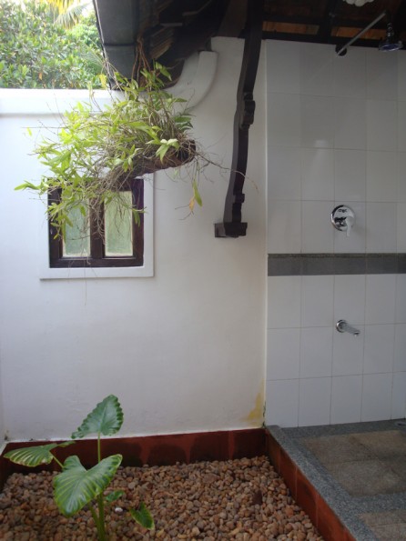 Open-air shower and bathroom